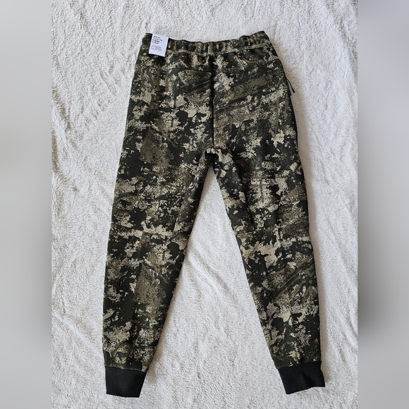 Nike Men's Tech Fleece Jogger Sweatpants Camo Green Size M NWT - Picture 3 of 5